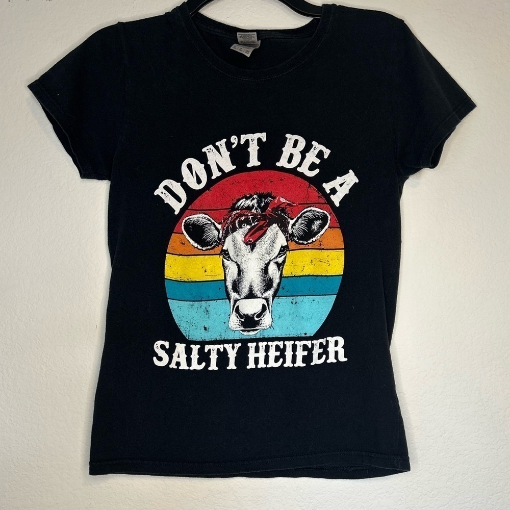Novelty graphic T-shirt don't be a salty heifer Gilden size small